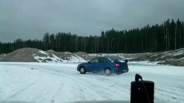 Slalom for fun with Subaru on ice. Nr6. Catch if you can смотреть онлайн