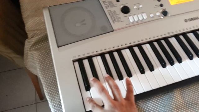 Teclado YAMAHA PSR E313