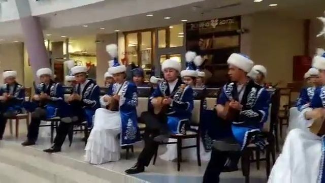 Ко Дню независимости в Актау прошел флешмоб домбристов смотреть онлайн