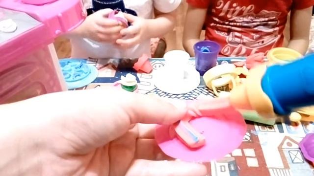 Набор ПЛАСТИЛИНА Плей До/KITCHEN creations / Кухонные Творения Play Doh Играем в повара смотреть онлайн