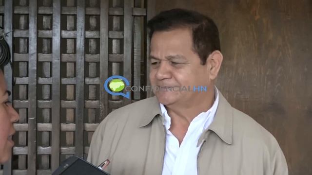 General en retiro reta al presidente Juan Orlando Hernández смотреть онлайн