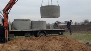 Сливная яма со щебнем. Заезд манипулятора через огород.