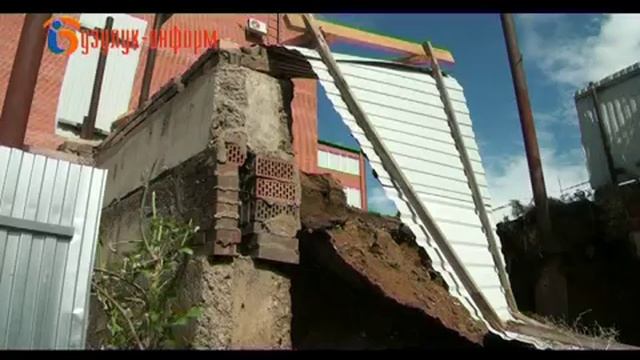 В фундаменте – трещины!
