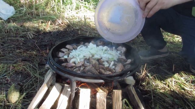 Самая вкусная яичница с мясом и овощами. Мужская Кухня смотреть онлайн