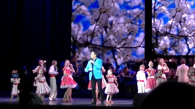 Иван Ильичев и детский ансамбль "Планета детства" "Мамины глаза" (Москва, Кремль 12.11.2015) смотреть онлайн