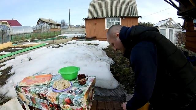 НАШ ОТДЫХ НА ДАЧЕ.ВЕТЕР ГУЛЯЕТ смотреть онлайн