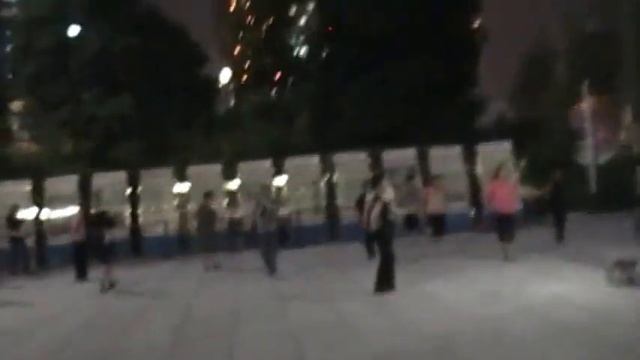 Танцы в парке Гунджоу Китай смотреть онлайн