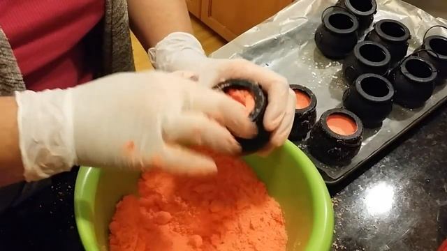 Making Bubbling Brew Witches Cauldron Bath Bombs for Halloween! смотреть онлайн