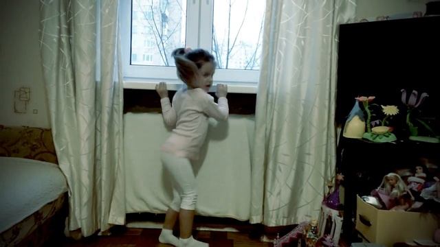 Вот как надо танцевать под "Despacito" /Here's how to dance to the song "Despasito" смотреть онлайн