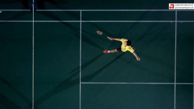 Badminton: Spinshot Vorhand (von oben) смотреть онлайн