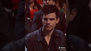 Роберт Паттинсон поцеловал Тейлора Лотнера!