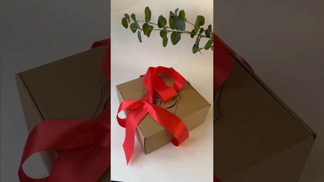 Плетение браслетов из резинок. Подарочный набор резинок для рукоделия. Подарок на новый год ребенку смотреть онлайн