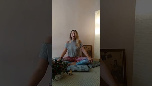 Звуковая практика от Коростиной Марии. Пропевание энергетических центров смотреть онлайн