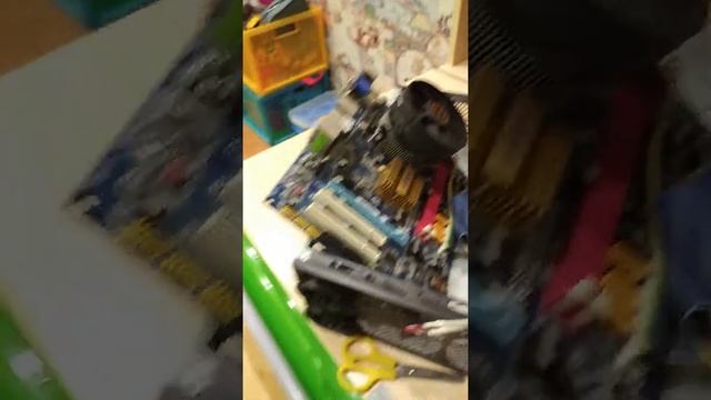 Снимаю материнскую плату смотреть онлайн