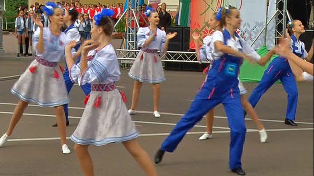 Площадь Песняры смотреть онлайн