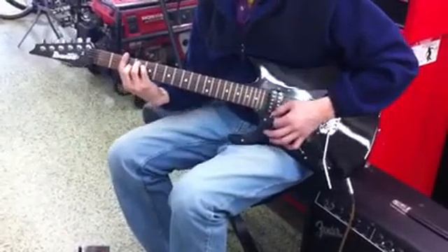 Left handed Ibanez GIO sound test смотреть онлайн