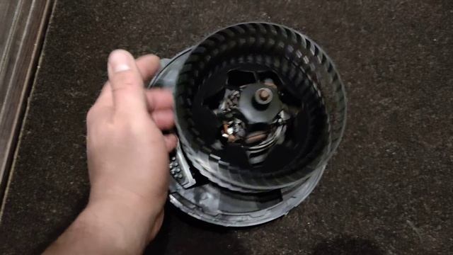 ч.2. Гудит вентилятор печки /климат в салоне Шкода Октавия А7 смотреть онлайн