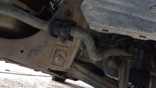 Замена передних втулок стабилизатора на СангЕнг рекстон 2006 года SsangYong Rexton смотреть онлайн