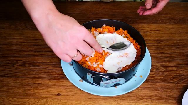 Салат из куриной печени с морковью, луком и соленым огурцом смотреть онлайн