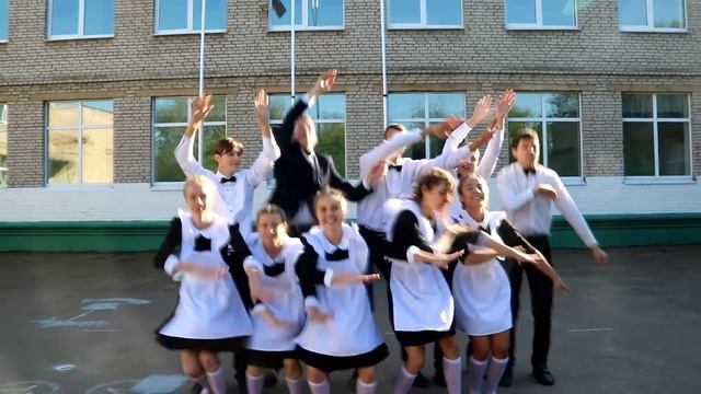 ЗАЖИГАТЕЛЬНЫЙ ФЛЕШМОБ 11 класса на 1 сентября! Посмотри, не пожалеешь! смотреть онлайн