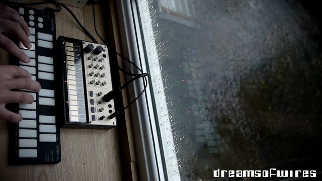 DreamsOfWires - Korg Volca Keys (minimalistic work in progress) смотреть онлайн