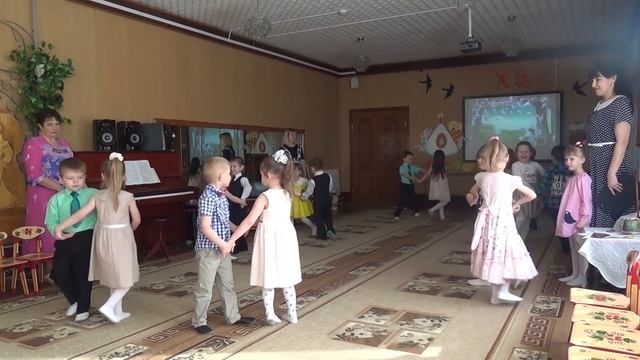 "Кадриль", вход детей группы №11 МБДОУ ЦРР - д/с "Сказка" смотреть онлайн