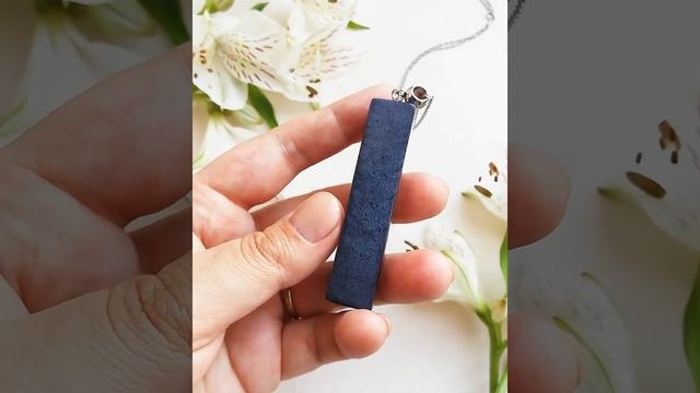 Прямоугольный кулон с букетом (гениста, буксус, гипсофила) смотреть онлайн