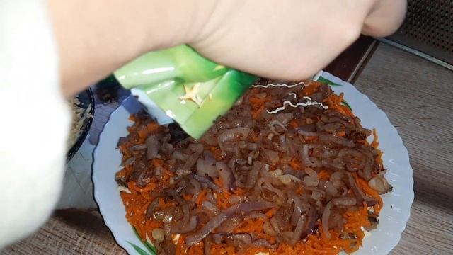 Вкуснейший салат с КУРИНОЙ ПЕЧЕНЬЮ, приготовленный слоями смотреть онлайн