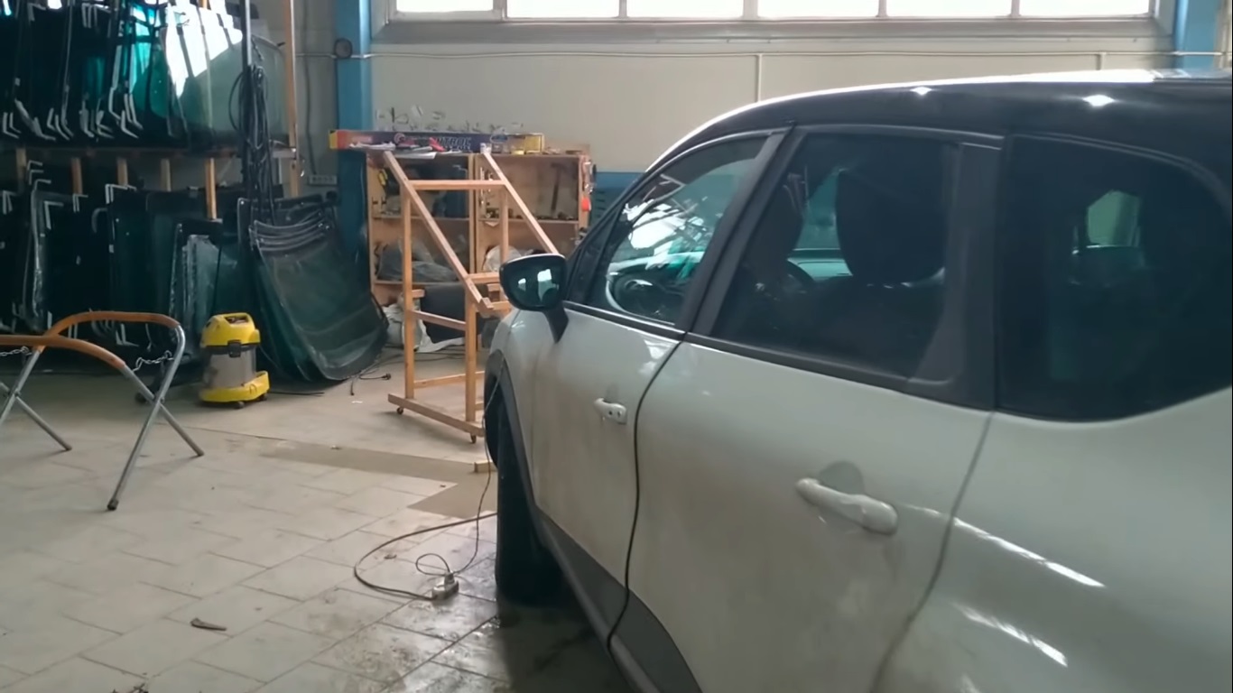 Рено Каптюр: ремонт скола на лобовом стекле смотреть онлайн