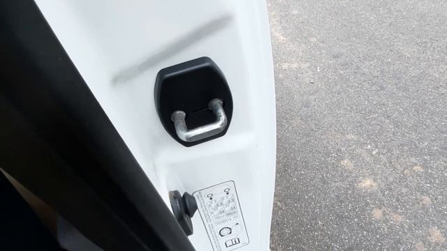 Peugeot 107: Ставим накладки на дверной замок автомобиля смотреть онлайн