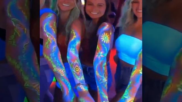 Blacklight paint party ?#blacklight #fypシ #fyp #like #viral #airbrush смотреть онлайн