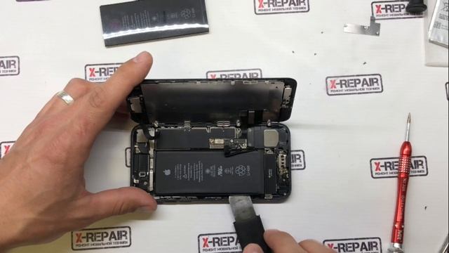 Замена Аккумулятора IPhone 7 | Меняем батарею айфона  7 | СЦ X Repair