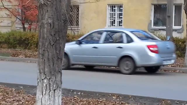 Бабушка, которая в одиночку убирает улицу Ленина в Южноуральске! 2 октября 2016 г.