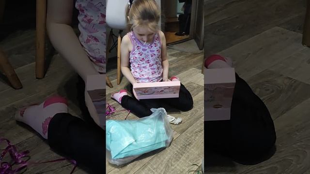 день рождения Полины 6 лет распаковка подарков смотреть онлайн