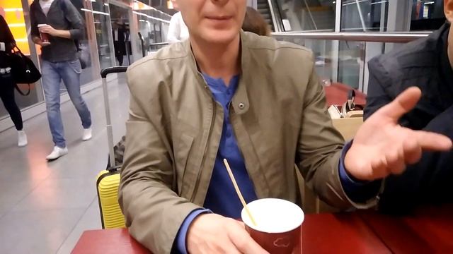 Польша. Не понравился чай в кафе. Аэропорт Шопена Варшава смотреть онлайн