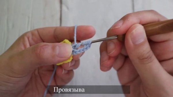 Как связать маленький цветок крючком для украшения шапки или другой одежды - мастер-класс