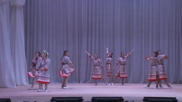 Хореографический коллектив "Фаворит" - "Девка по саду ходила" смотреть онлайн