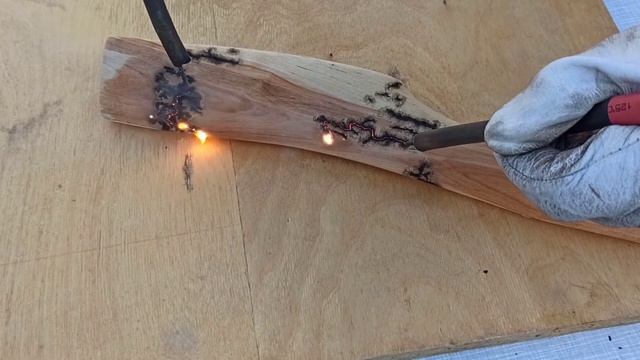 Топор с молниями Лихтенберга. смотреть онлайн