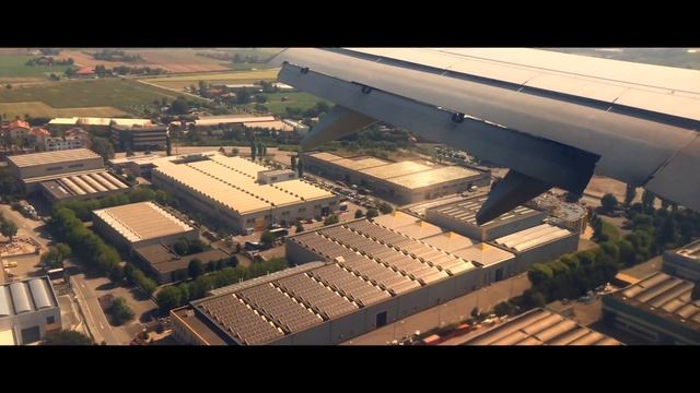 Atterraggio aereo Aeroporto di Bologna Marconi 4K смотреть онлайн