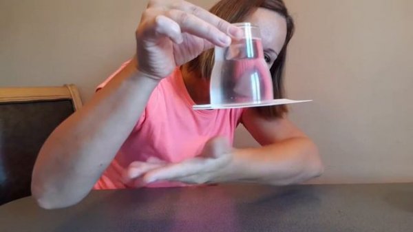 Перевернутый стакан (опыты)