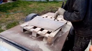 Самодельный компрессор в работе. Работа с пескоструем.