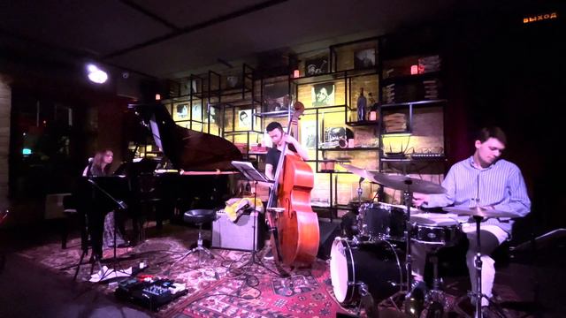 Victoria Petrovskaia Trio / Reminiscence смотреть онлайн