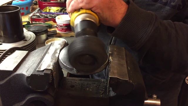 1981 Honda C70 Passport (05) - Polishing the Points / Timing Cover смотреть онлайн