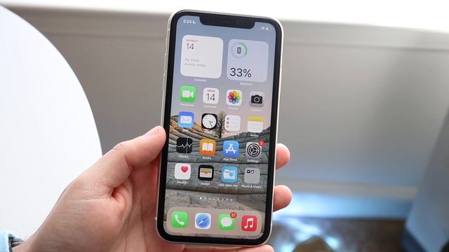 iOS 15.4 On iPhone 11! (Review) смотреть онлайн