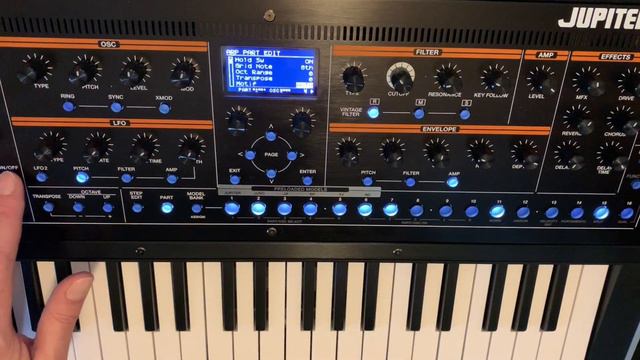 Roland Jupiter-Xm Tutorial: Steady Bassline with I-Arp смотреть онлайн