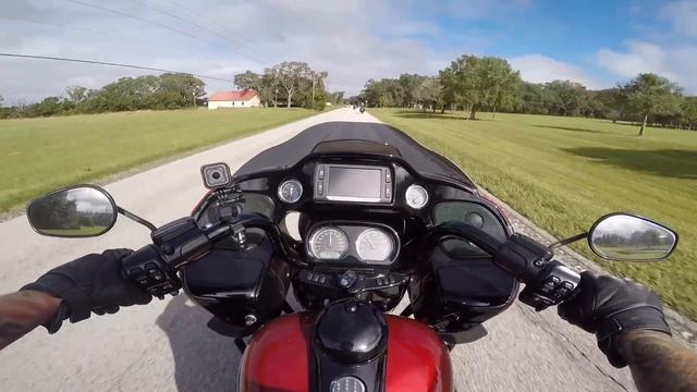 Big Harley and Sharp Turns | Road Glide Saga смотреть онлайн