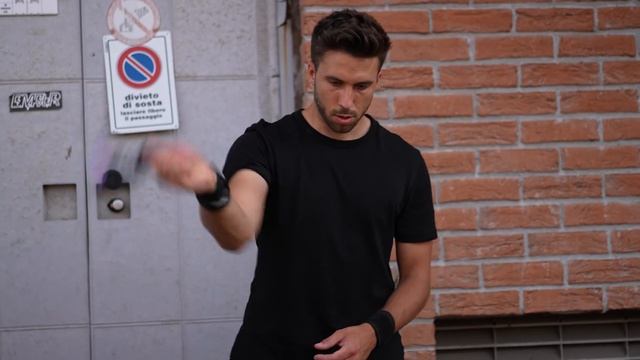 I Learned Karambit Knife Tricks with No Experience смотреть онлайн