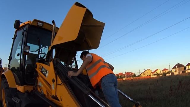 The Tractor broken down Funny GerMan Ride on POWER WHEEL CAR to help man смотреть онлайн