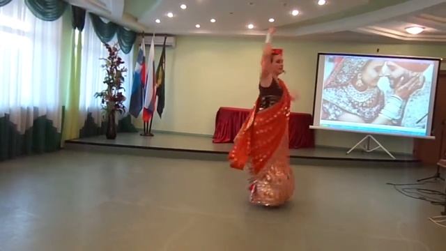 RUBINA. Индийский танец в индийском сари (фрагмент) смотреть онлайн