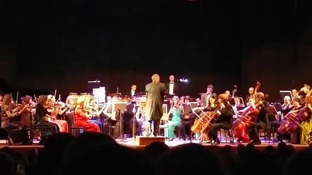 Дирижер из Аргентины “зажигает” в Хмельницком смотреть онлайн